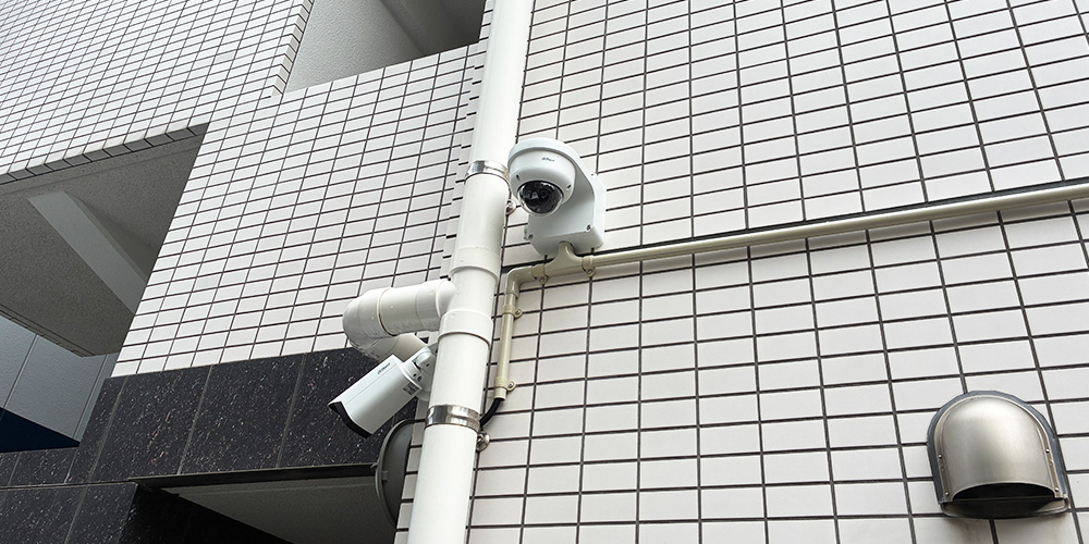 防犯カメラ マンション 階段 入り口 非常口