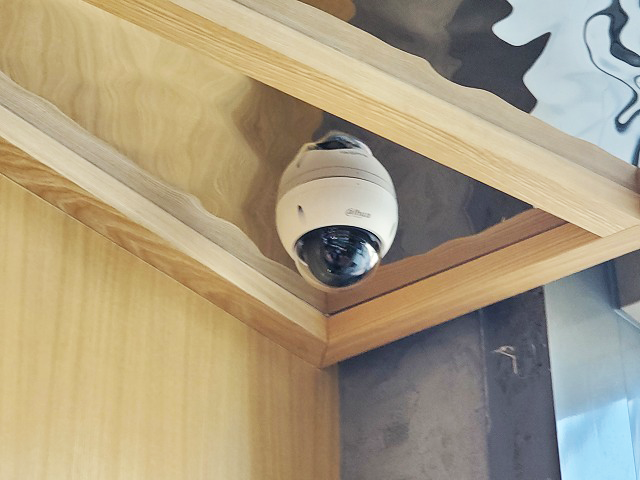 監視カメラ レストラン 防犯カメラ