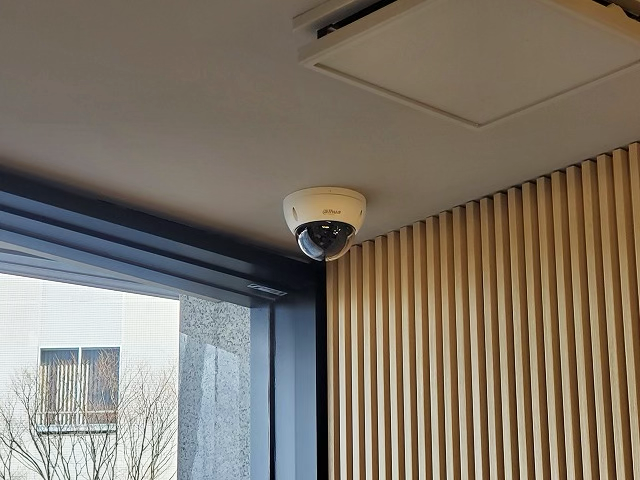 監視カメラ ロビー エントランス 防犯カメラ
