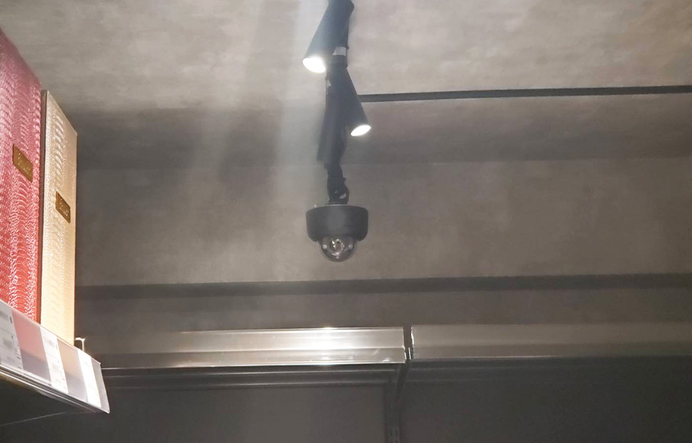 防犯カメラ 勝手口 裏口 キッチン 侵入経路 防犯対策